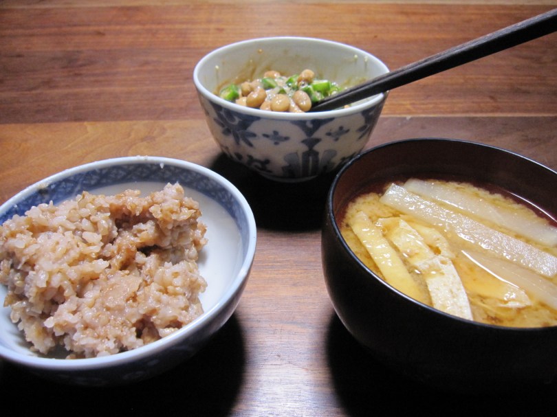 酵素玄米、味噌汁、オクラ納豆