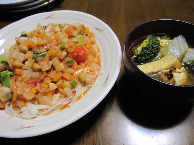 うどんパスタと味噌汁